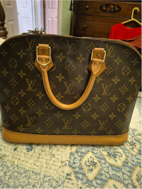 Louis Vuitton Alma Authenticity Date code SD0087. . 12"×9.25"×6.5". 4" Drop.